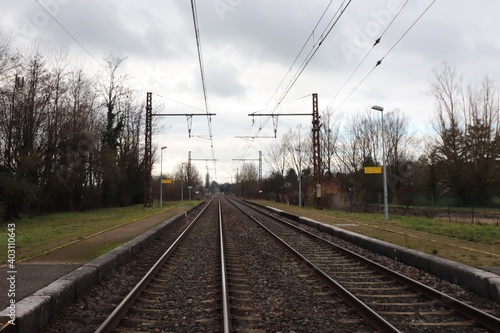 Voies de chemin de fer, ville de Polliat, département de l'Ain, France © ERIC