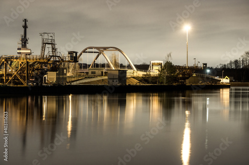 Brücke im Industriegebiet