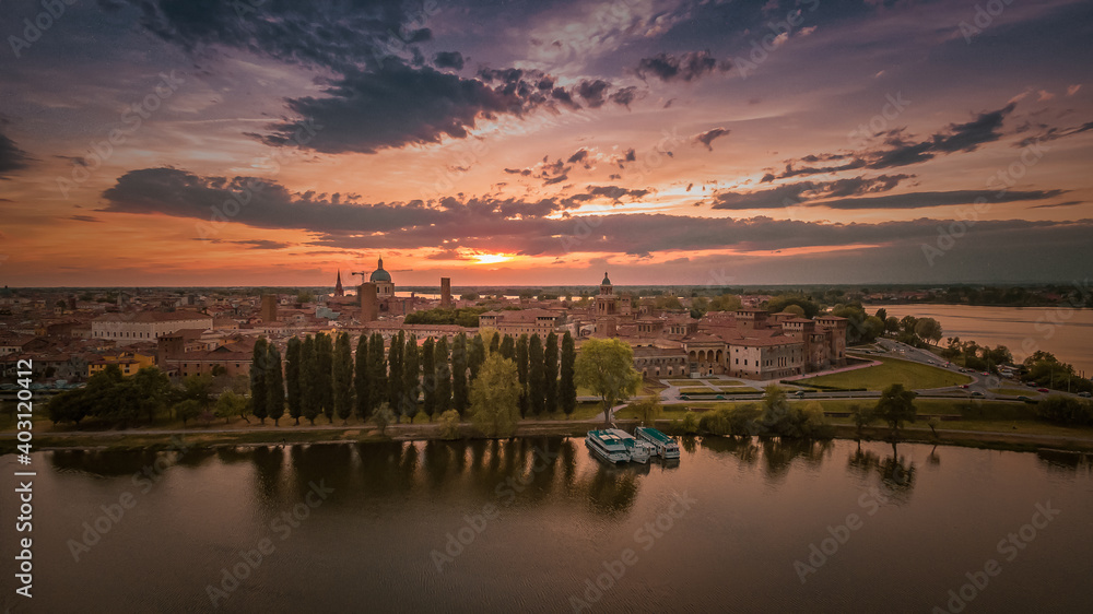 Fototapeta premium mantova al tramonto
