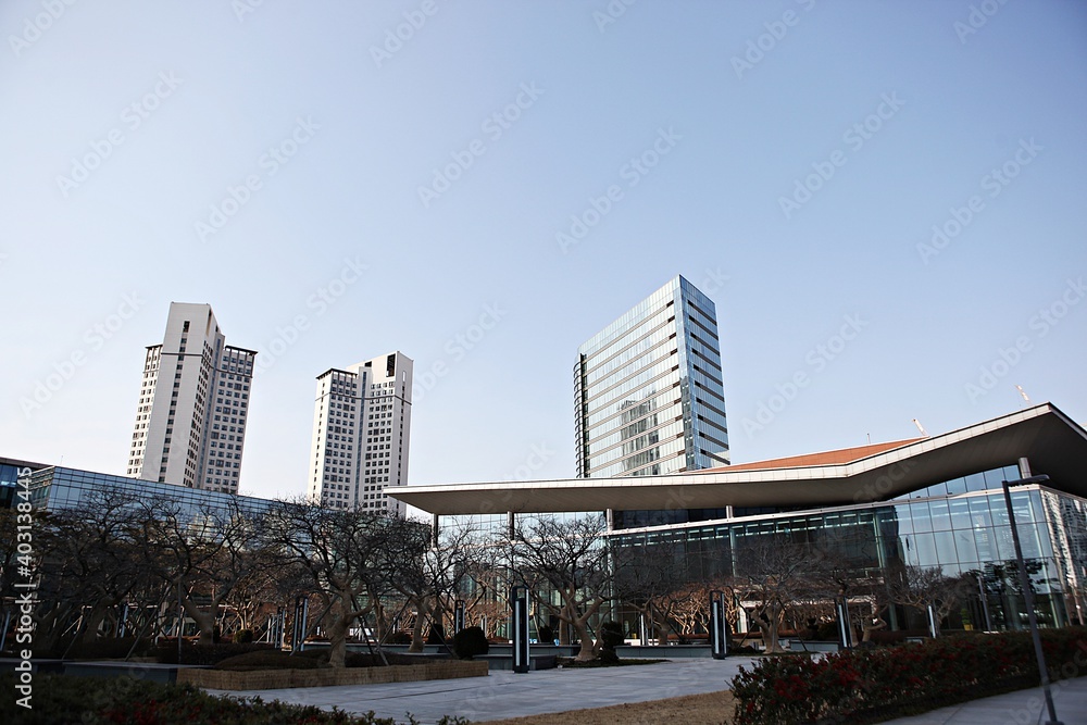 Fototapeta premium 한국도심속의건축물입니다