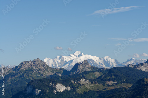 Vue aérienne sur le Mont-Blanc, drone