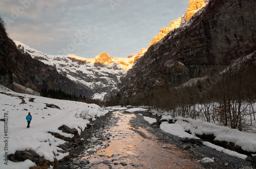 Obraz na płótnie Cirque de Sixt-Fer-à-Cheval, vallée du giffre, Haute-savoie, France w salonie