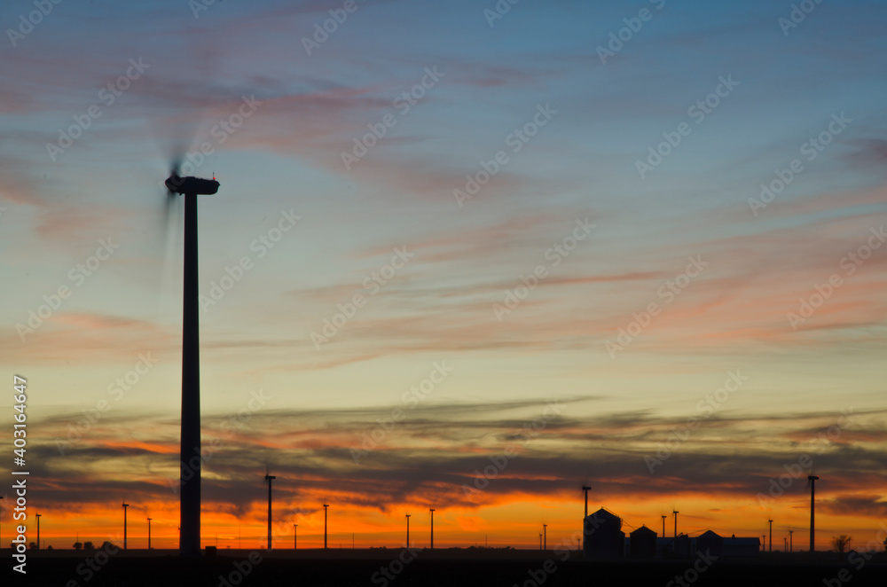 Obraz premium 555-75 Wind Turbine at Sunset