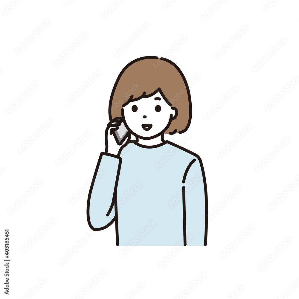 笑顔で電話をする女性 笑顔で電話をする女性