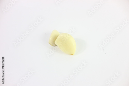 pealed white garlic