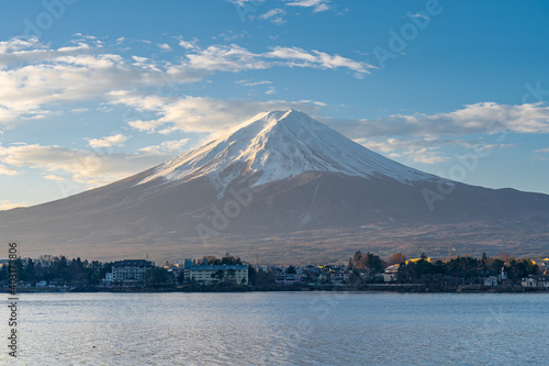 Obraz na plátně View of Mount Fuji with sunrise in Japan