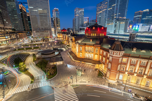 Obraz na plátně Tokyo cityscape with view of Tokyo Station in Japan