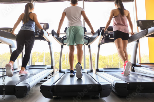 Young people training on treadmills in gym © Pixel-Shot