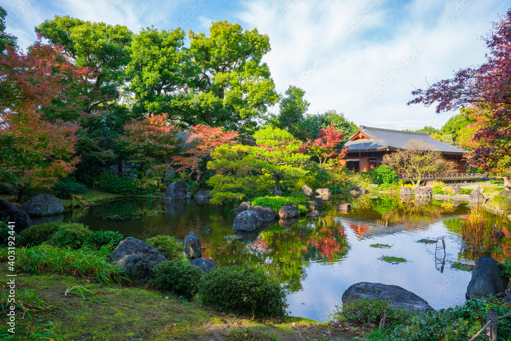 京都　城南宮の紅葉　平安の庭