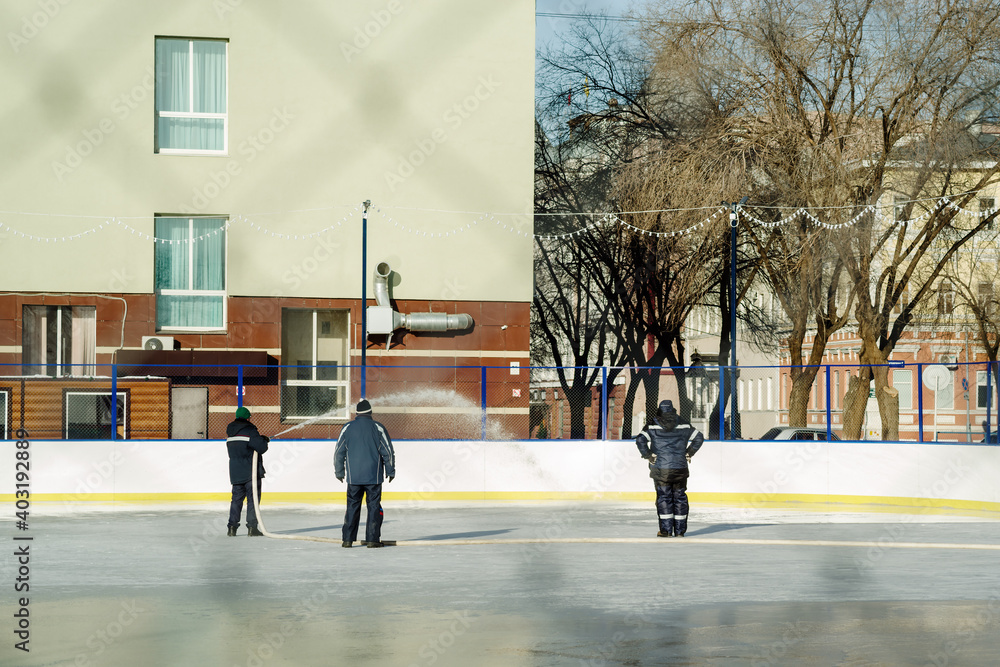 Obraz premium Filling the ice rink in the city square. Lenin Square, Orenburg city, Russia