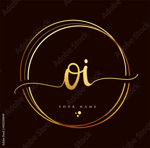 OI Initial handwriting logo golden color. Hand lettering Initials logo branding, Feminine and luxury logo design isolated on black background.
