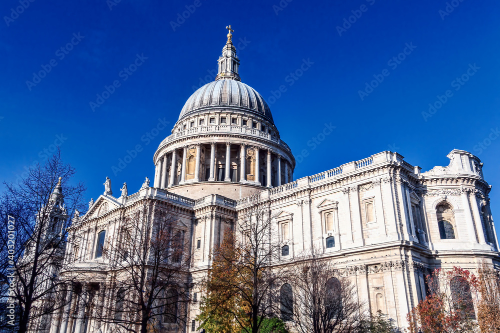 Obraz premium St Paul’s Cathedral in London England UK built by Sir Christopher Wren which a popular tourism travel destination visitor landmark of the city stock photo image