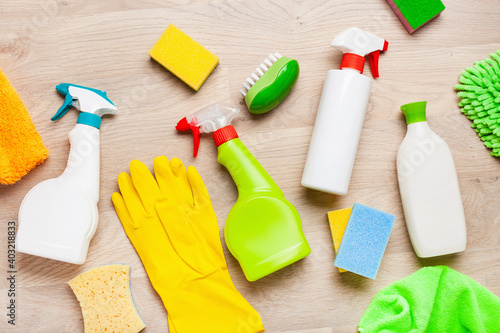 Schilderij op canvas cleaning products household chemicals spray brush sponge glove