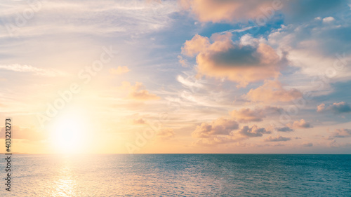 Fototapeta Naklejka Na Ścianę i Meble -  sunset sky over the sea