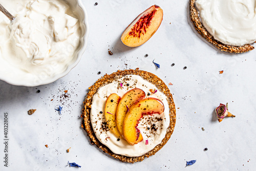 Φωτογραφία Oat galette cookie with peach topping
