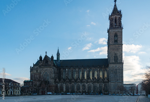 Magedburger Dom inm Gegelicht photo