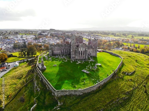 Fotografie Luftaufnahme der Alte Kathedrale Rock of Cashel in Irland