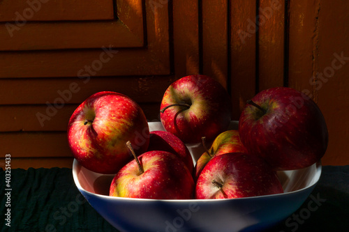 A bunch of healthy apples stacked together in a bowl