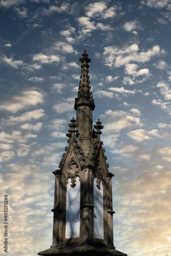 sehr alter Grabstein in Form einer Kirche sehr alter Grabstein in Form einer Kirche