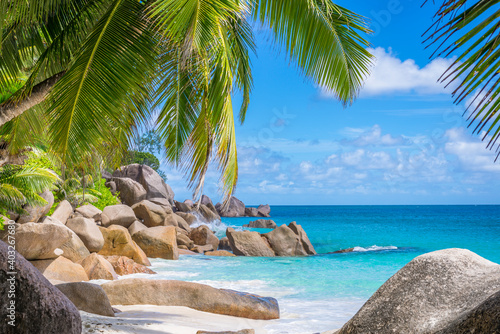 Fototapeta Naklejka Na Ścianę i Meble -  A view on Anse Georgette on Praslin island in Seychelles