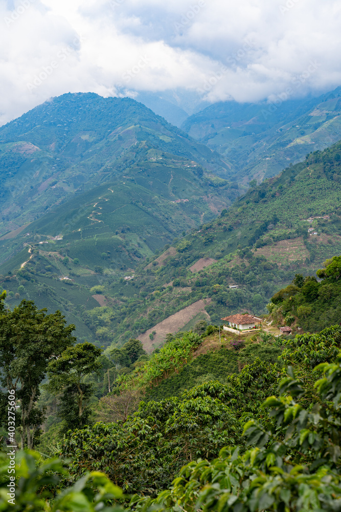 paisaje de montaña desde el pueblo de Santuario, Risaralda, Colombia.