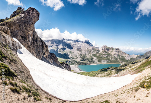 Schneefelder auf dem Col d'Emaney, zwischen Lac d'Emosson und Lac de Salanfe, wandern im Kanton Wallis, Valais, Schweiz photo