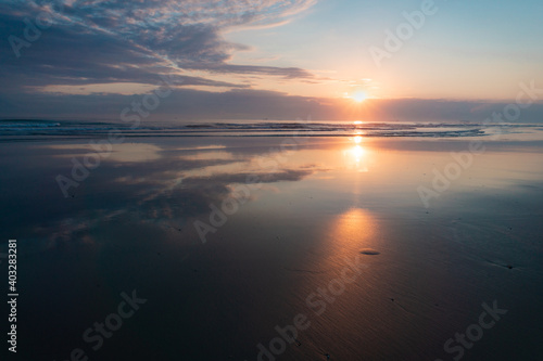 Amanecer en la playa © iadriantonio