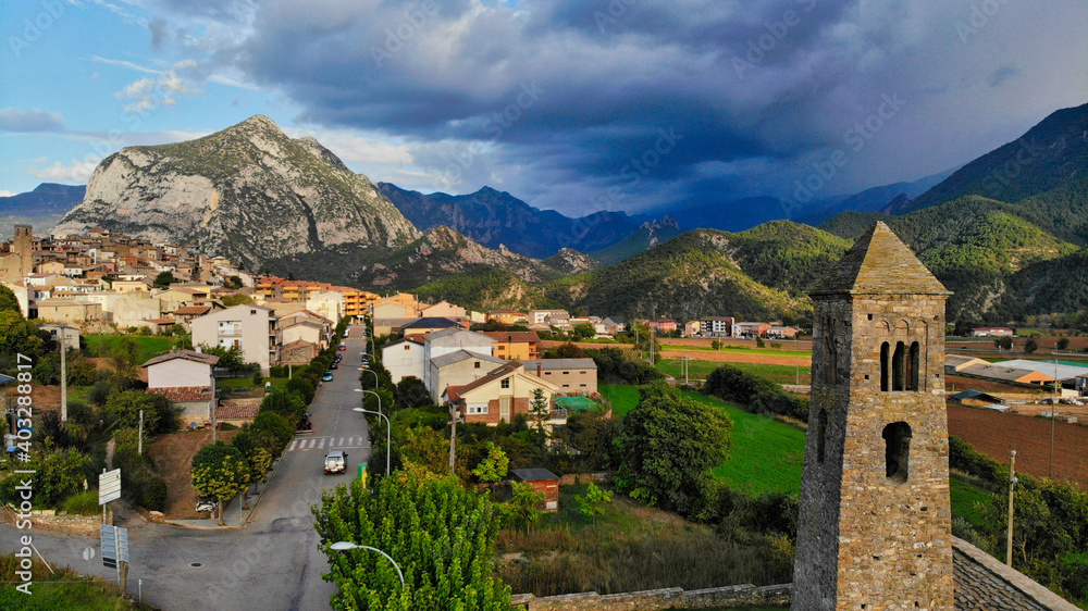 Obraz premium COLL DE NARGÓ - ESGLÈSIA DE SANT CLIMENT - ALT URGELL - CATALUNYA