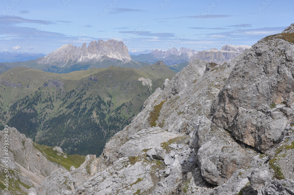 Widok na szczyty masywu Sella, Dolomity, Włochy