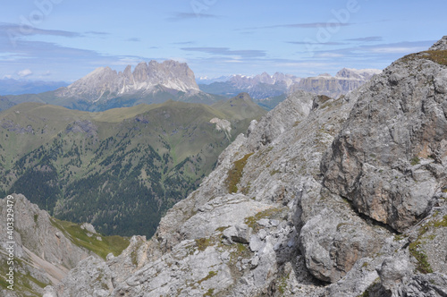 Widok na szczyty masywu Sella, Dolomity, Włochy