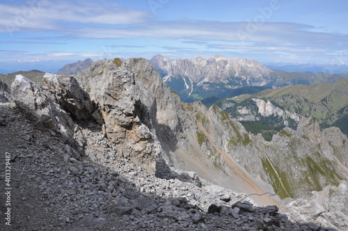 Widok na szczyty masywu Sella, Dolomiti, Italy