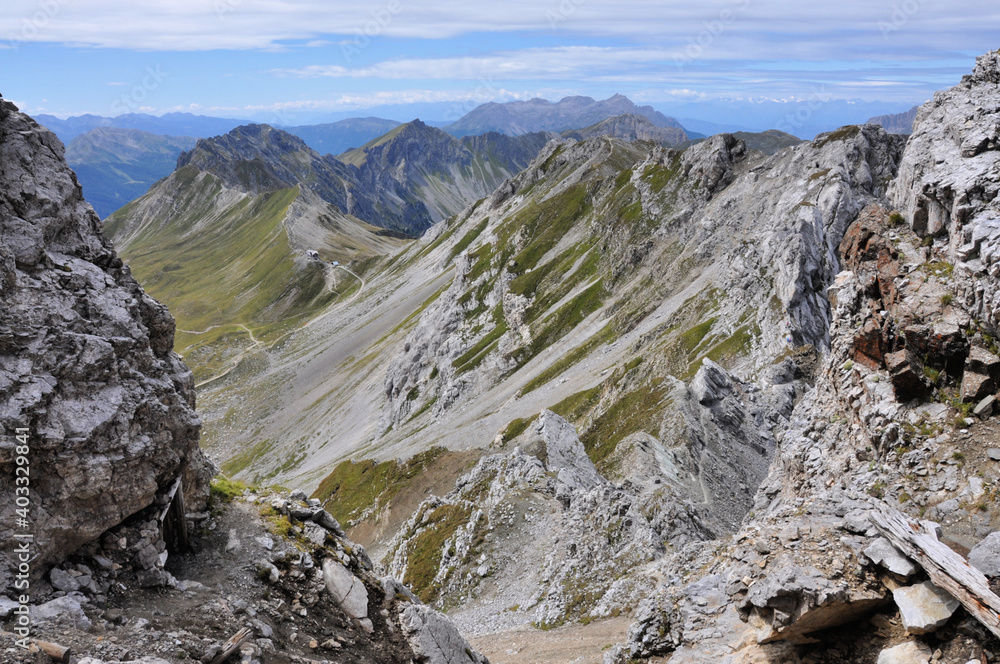 Rozległy górski krajobraz, Dolomity, Sella