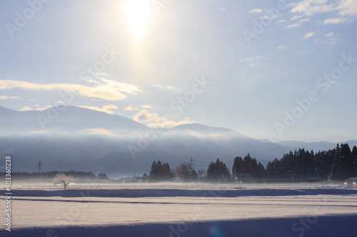 冬の朝 雪景色 冷たい空気 秋田県