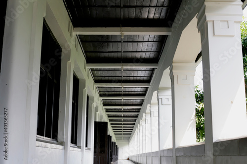 corridor architecture detail © ozzuboy