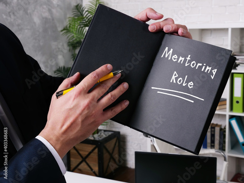 Quadro em tela Business concept meaning Mentoring Role with inscription on the piece of paper