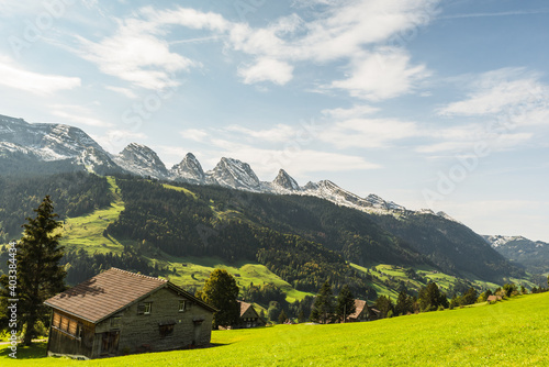 Landschaft im Toggenburg mit Blick auf die Churfirsten, Kanton St. Gallen, Schweiz  © Conny Pokorny