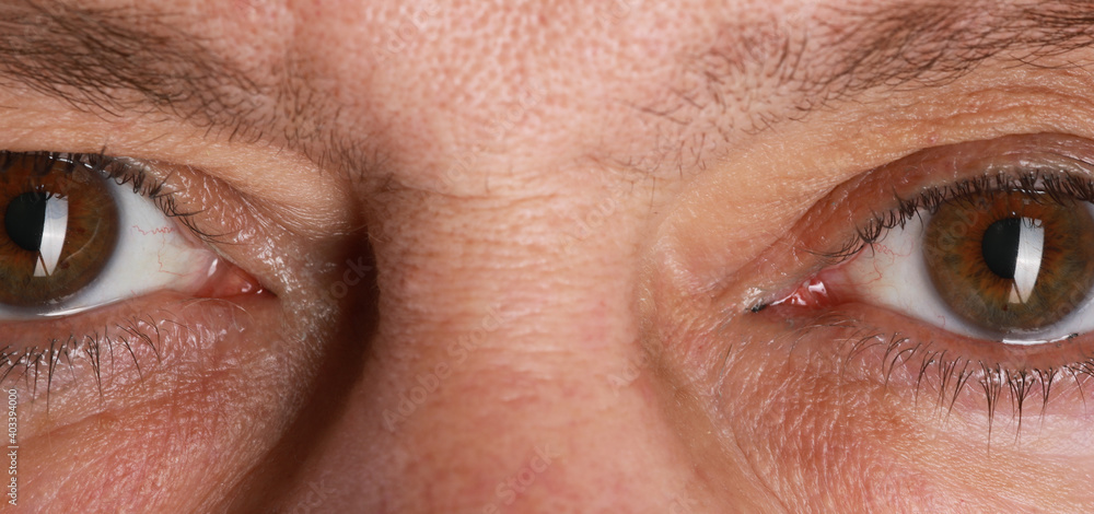 Obraz premium macro eyes of an old man close up