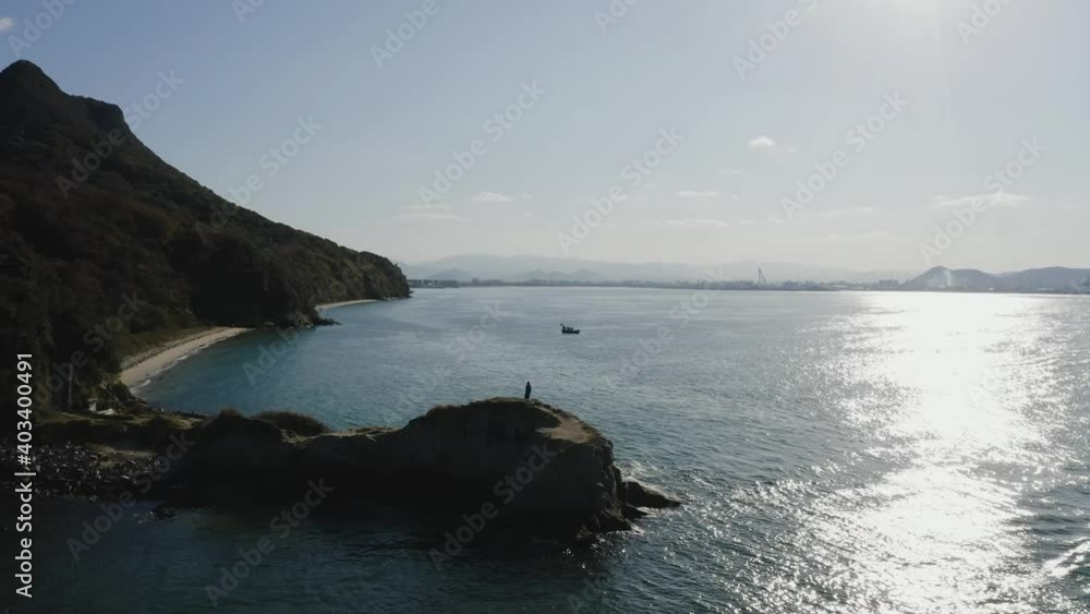 海にいる女性 海にいる女性