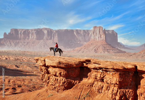Cavaliere Navajo a Monument Valley