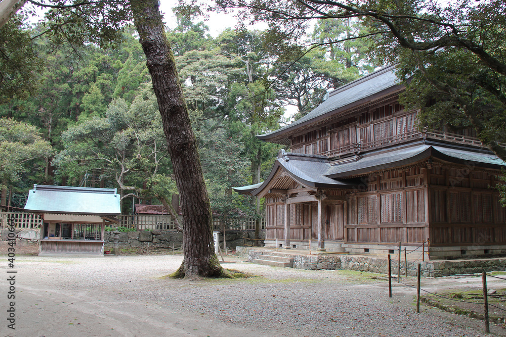 pavilion (shokokan) at a shinto shrine (izumo-taisha) in izumo (japan) pavilion (shokokan) at a shinto shrine (izumo-taisha) in izumo (japan)