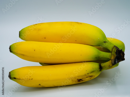 Bananen seitlich liegend halbreif focus stacking