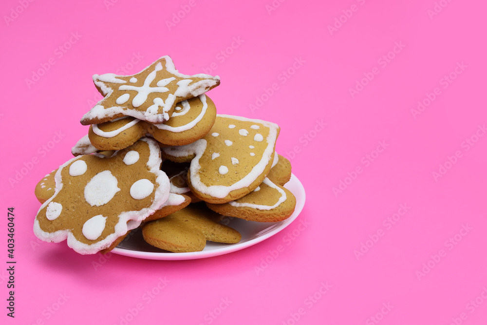 hand-painted gingerbread in a plate on a pink background hand-painted gingerbread in a plate on a pink background