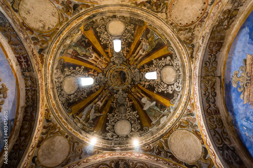 cúpula con los cuatro evangelistas rodeando la escena de la Coronación de la Virgen, iglesia del siglo XVI,Santa María de la Nuez , Bárcabo,Provincia de Huesca, cordillera de los Pirineos, Spain, 
