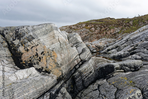 Norwegen - Hellesøy - Rubbegarnståne Fyr Wanderweg - Küste an der Nordspitze photo