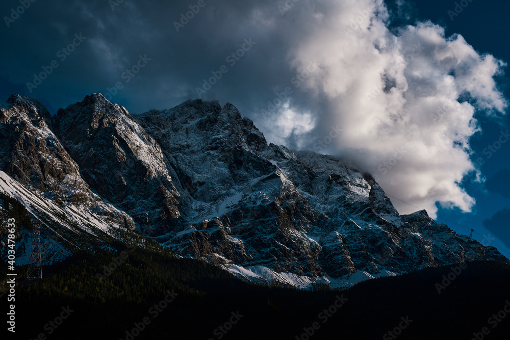 Obraz premium clouds over the mountain