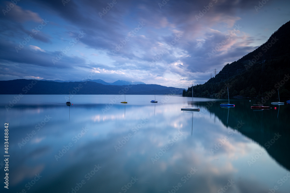Fototapeta premium Blaue Stunde am Walchensee