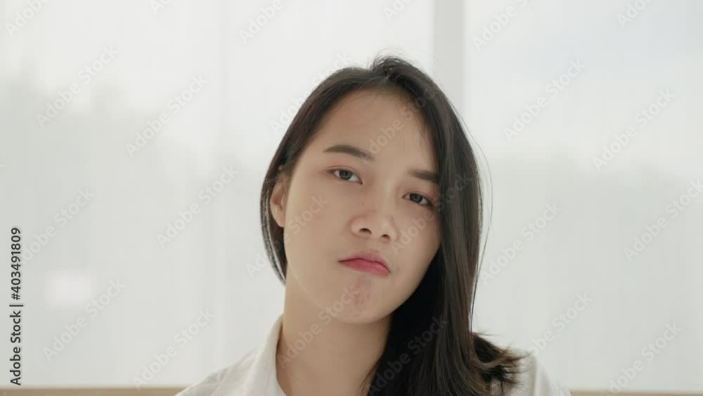 portrait video of Beautiful Asian women doing show a cheeky expression
portrait video of Beautiful Asian women doing show a cheeky expression