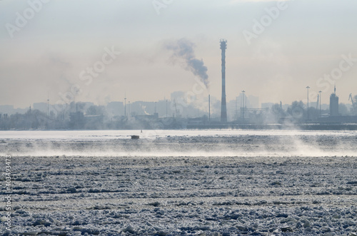 Obraz na płótnie The water in the port was covered with ice from the frost. w salonie