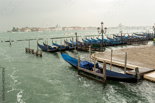 Paisaje de Venecia con las góndolas. © Lola Fdez. Nogales