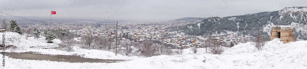 Obraz premium Kutahya Cast panorama le in snow - Kutahya, Turkey